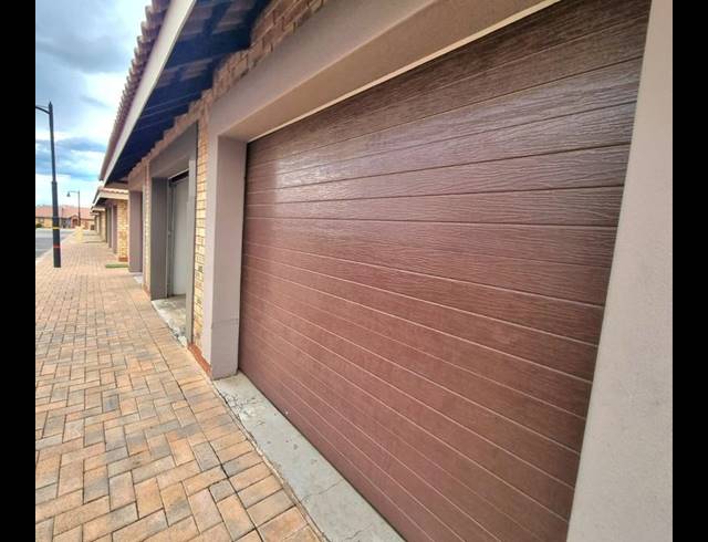 2 BEDROOM TOWNHOUSE FOR SALE IN MONTANA